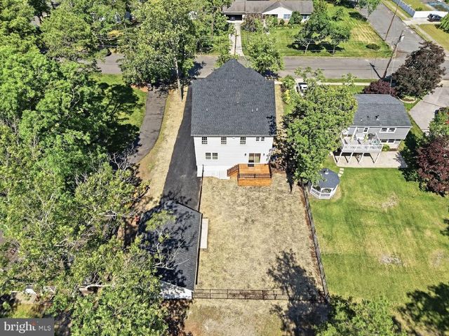 83 LAKESHORE DR, Hammonton, NJ 08037