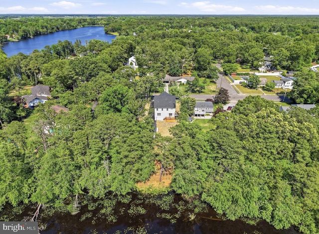 83 LAKESHORE DR, Hammonton, NJ 08037
