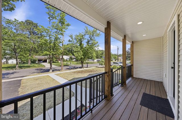 83 LAKESHORE DR, Hammonton, NJ 08037