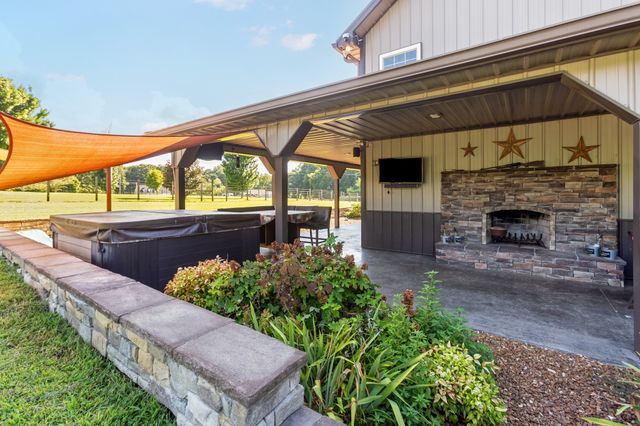 6090 Dividing Ridge Rd, Goodlettsville, TN 37072