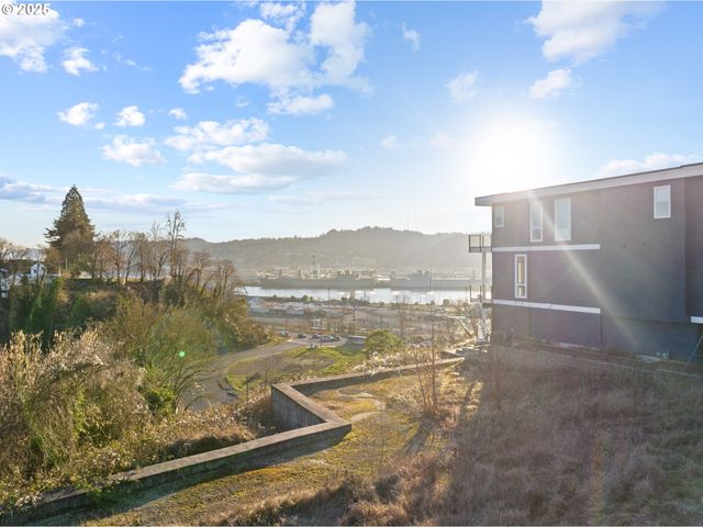 2384 N BLANDENA St, Portland, OR 97217