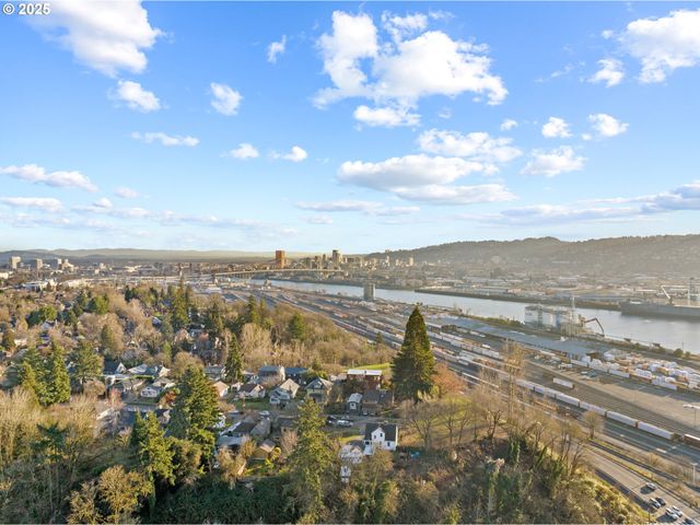 2384 N BLANDENA St, Portland, OR 97217