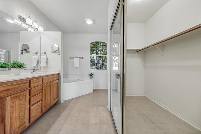 18906 Venture DR, Point Venture, TX 78645