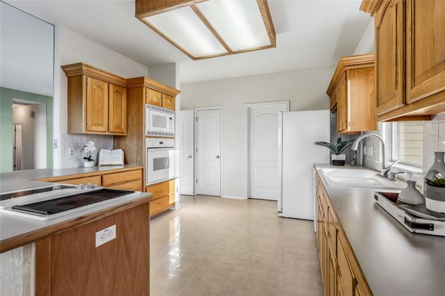 18906 Venture DR, Point Venture, TX 78645