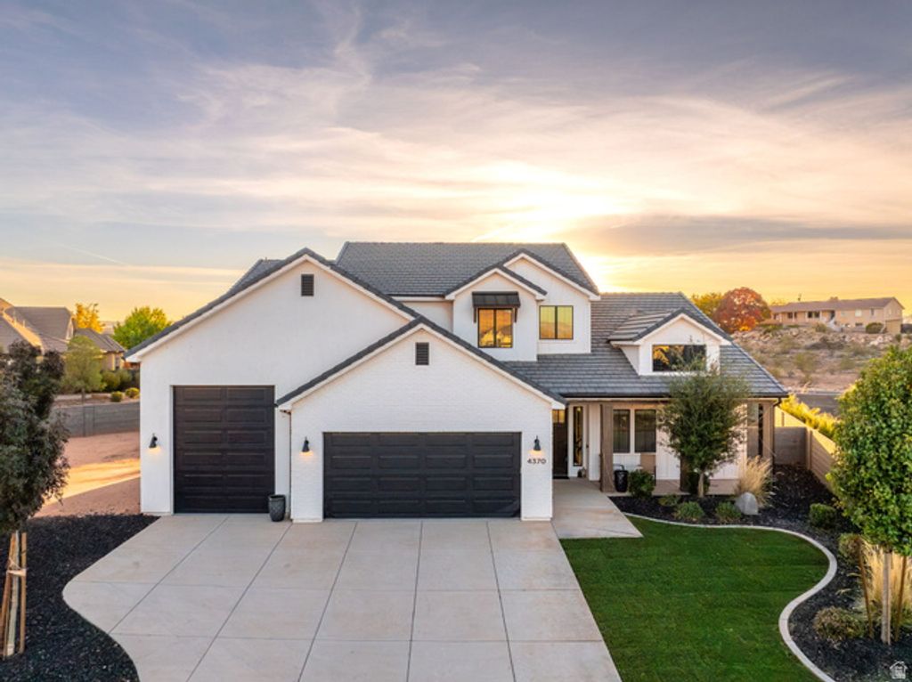 4370 S SECRETARIAT DR, Washington, UT 84780