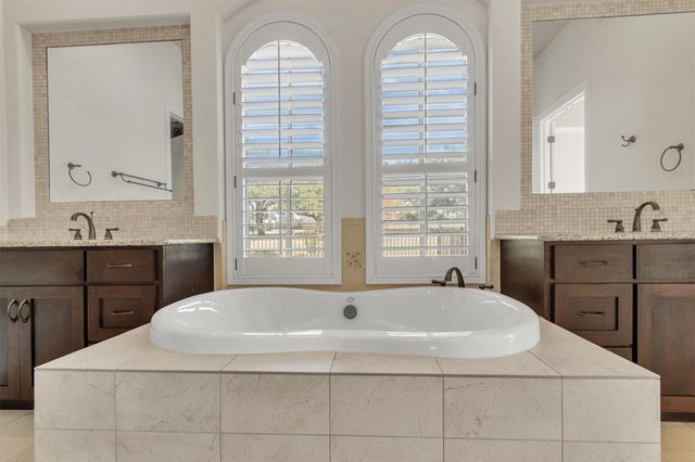 216 Cimarron Hills TRL E, Georgetown, TX 78628