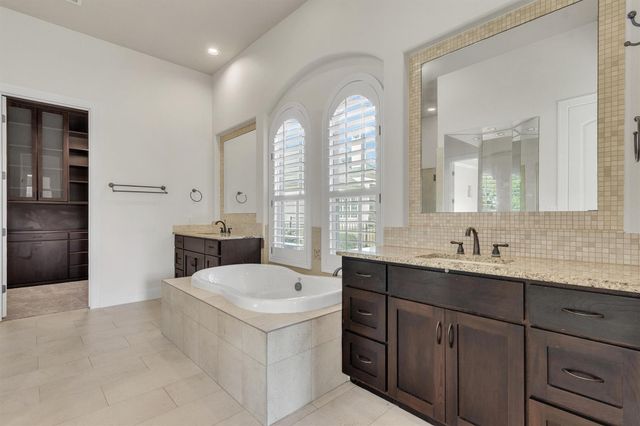 216 Cimarron Hills TRL E, Georgetown, TX 78628