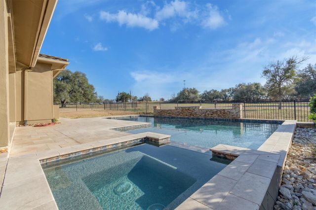 216 Cimarron Hills TRL E, Georgetown, TX 78628