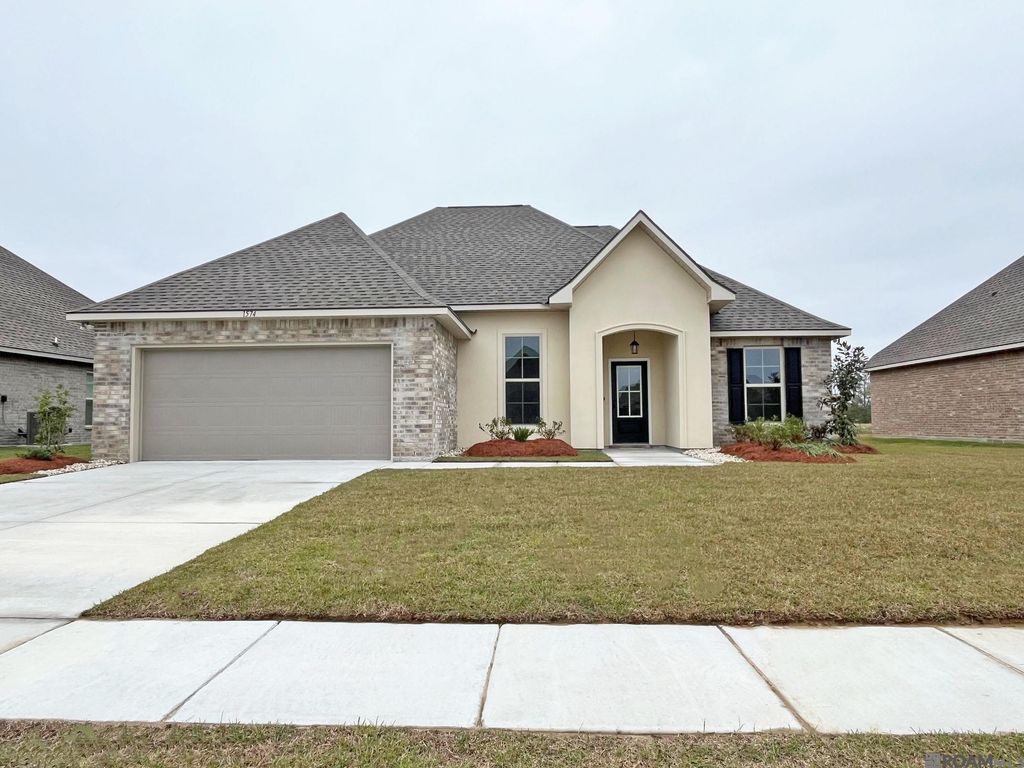 1574 Old Tucson Ave, Zachary, LA 70791