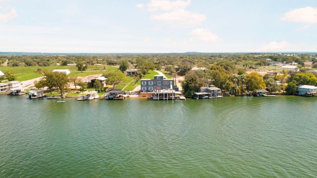302 Green Acres DR, Marble Falls, TX 78654