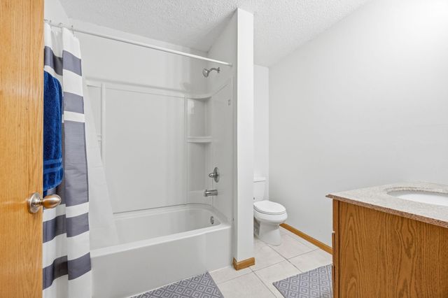 1026 Pioneer Trail SE, Cambridge, MN 55008
