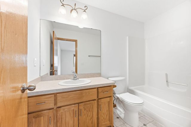 1026 Pioneer Trail SE, Cambridge, MN 55008