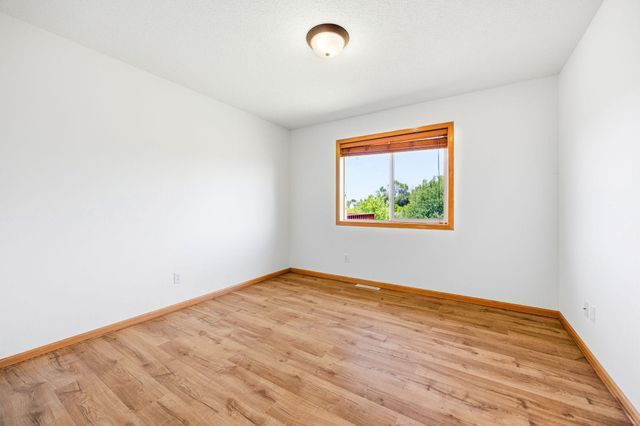 1026 Pioneer Trail SE, Cambridge, MN 55008