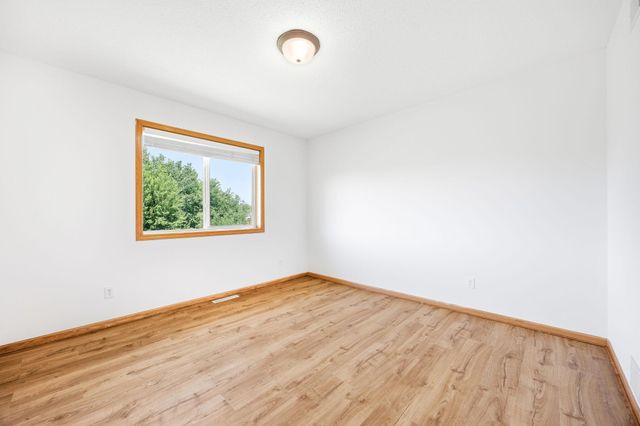 1026 Pioneer Trail SE, Cambridge, MN 55008