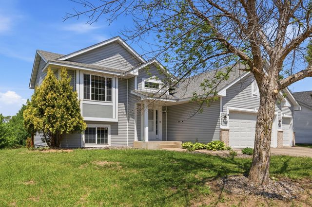 1026 Pioneer Trail SE, Cambridge, MN 55008
