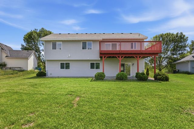 1026 Pioneer Trail SE, Cambridge, MN 55008