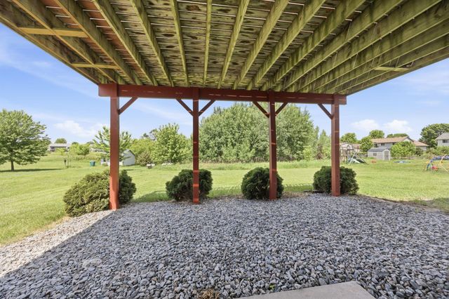 1026 Pioneer Trail SE, Cambridge, MN 55008