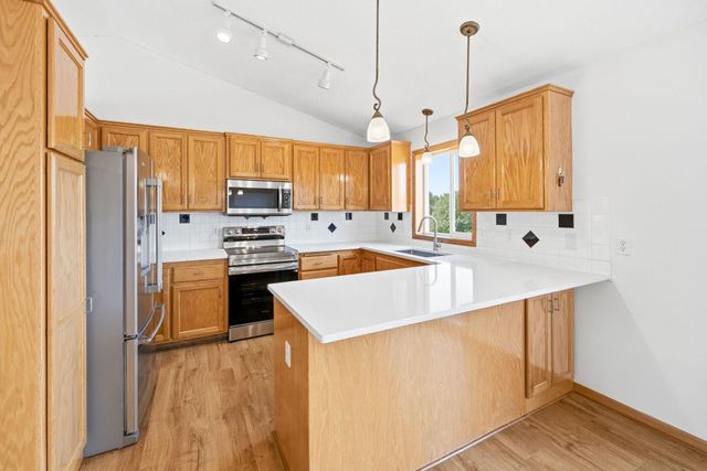 1026 Pioneer Trail SE, Cambridge, MN 55008