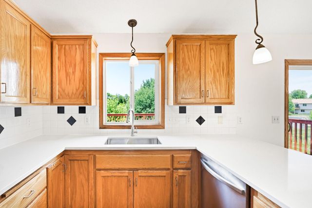 1026 Pioneer Trail SE, Cambridge, MN 55008