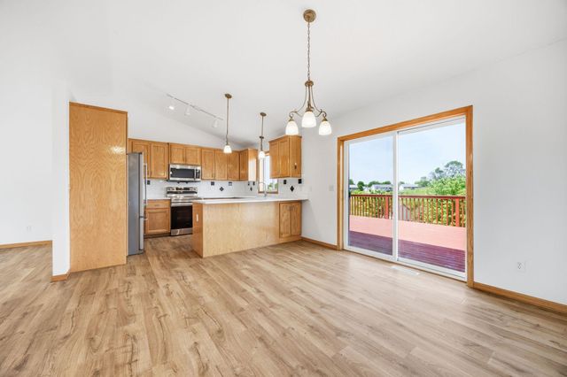 1026 Pioneer Trail SE, Cambridge, MN 55008