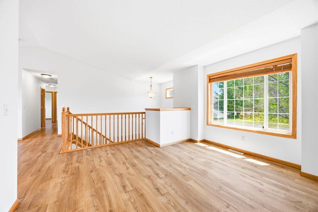 1026 Pioneer Trail SE, Cambridge, MN 55008
