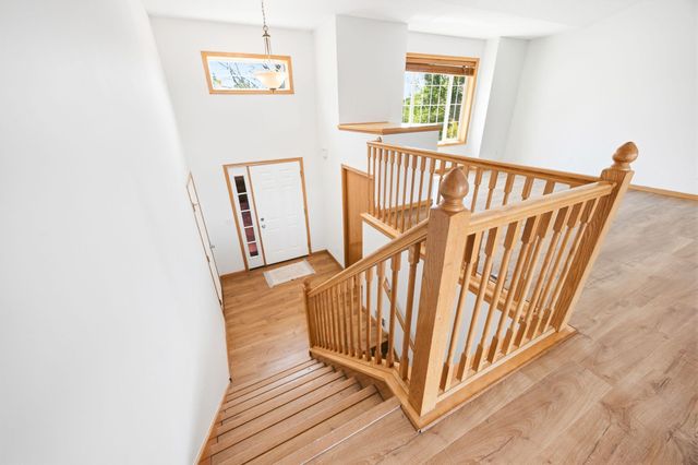 1026 Pioneer Trail SE, Cambridge, MN 55008
