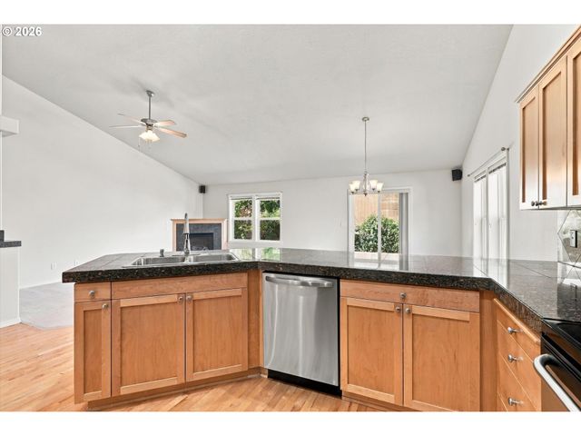 645 N JUNIPER Ct, Canby, OR 97013