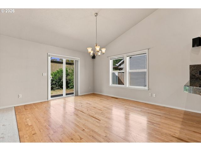 645 N JUNIPER Ct, Canby, OR 97013