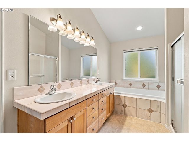 645 N JUNIPER Ct, Canby, OR 97013