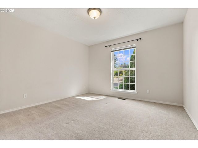 645 N JUNIPER Ct, Canby, OR 97013