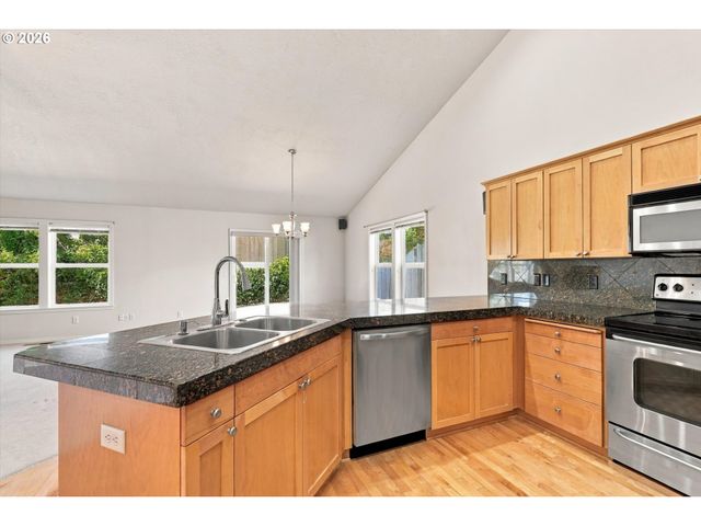 645 N JUNIPER Ct, Canby, OR 97013