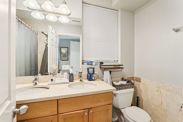 2403 W Lexington Street 3, Chicago, IL 60612