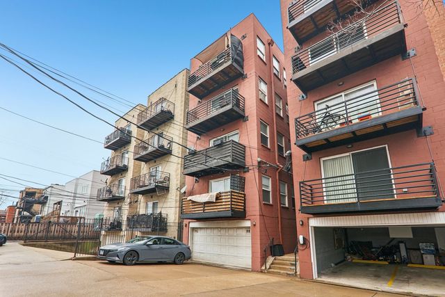 2403 W Lexington Street 3, Chicago, IL 60612