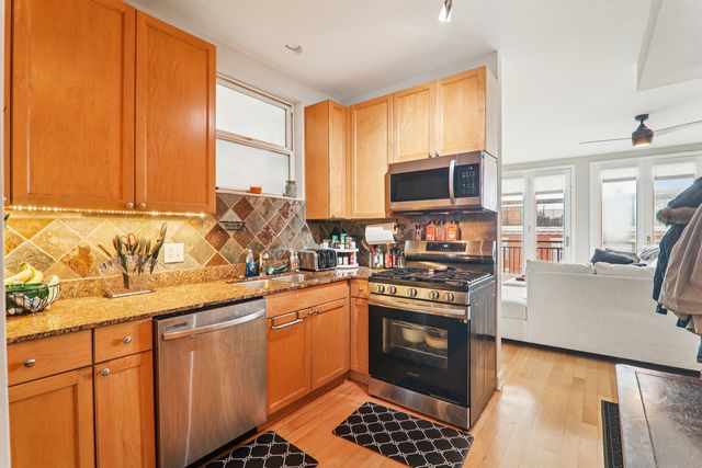 2403 W Lexington Street 3, Chicago, IL 60612