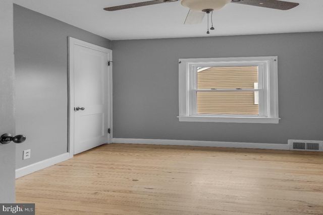 210 KUSER RD, Hamilton, NJ 08619