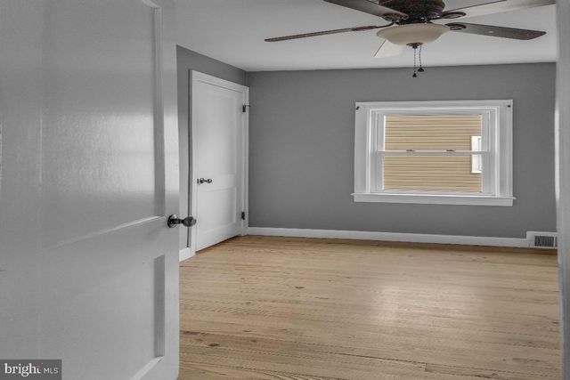 210 KUSER RD, Hamilton, NJ 08619