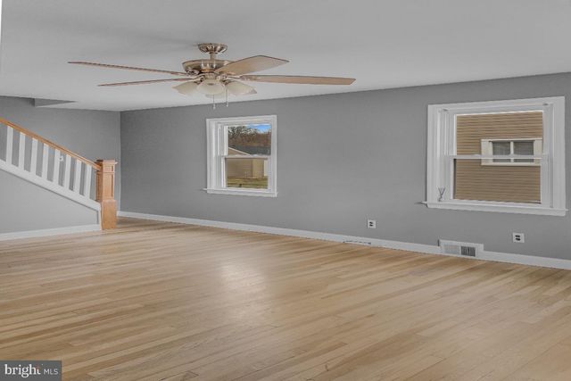 210 KUSER RD, Hamilton, NJ 08619