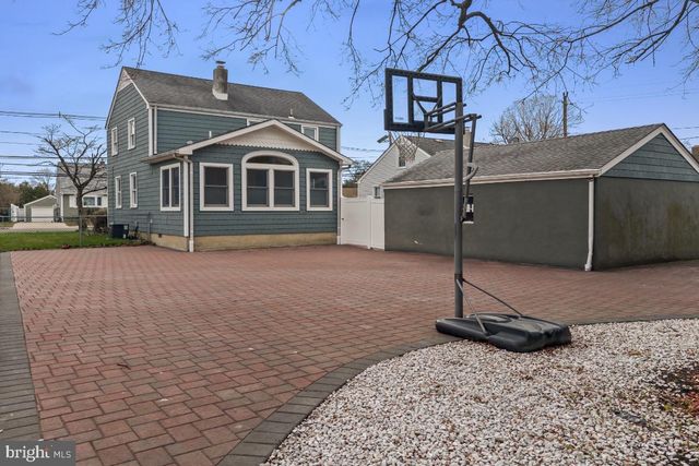 210 KUSER RD, Hamilton, NJ 08619