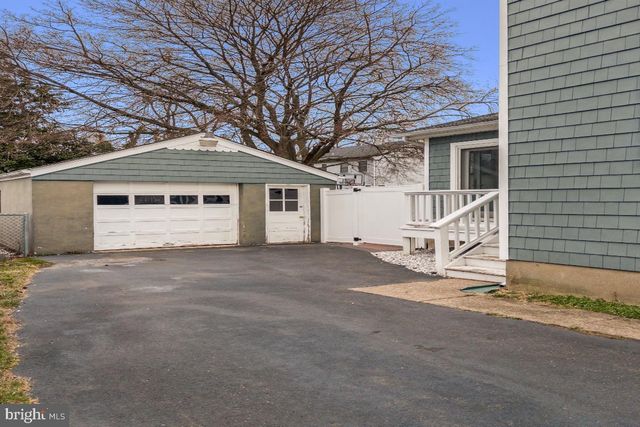 210 KUSER RD, Hamilton, NJ 08619