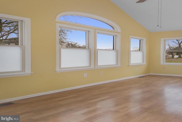 210 KUSER RD, Hamilton, NJ 08619