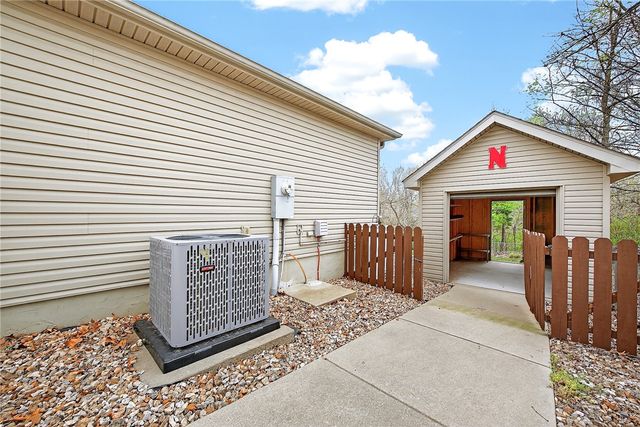 8 Sherman Drive, Bella Vista, AR 72715