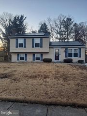 1208 BANNISTER CIR, Waldorf, MD 20602