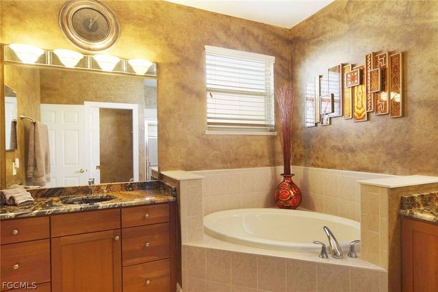 10514 Bella Vista DR, Fort Myers, FL 33913