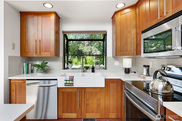 9559 45th Avenue NE, Seattle, WA 98115