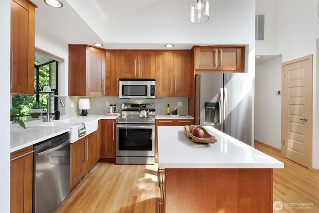 9559 45th Avenue NE, Seattle, WA 98115