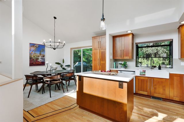 9559 45th Avenue NE, Seattle, WA 98115