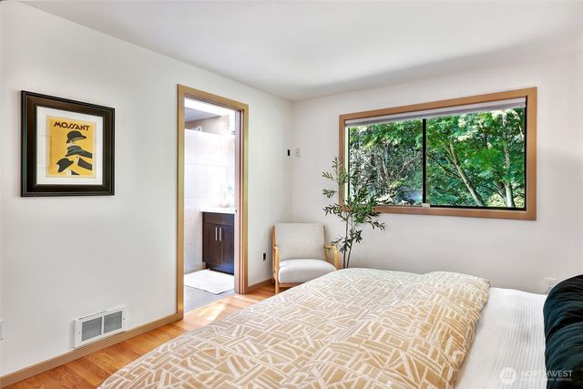 9559 45th Avenue NE, Seattle, WA 98115