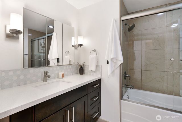 9559 45th Avenue NE, Seattle, WA 98115
