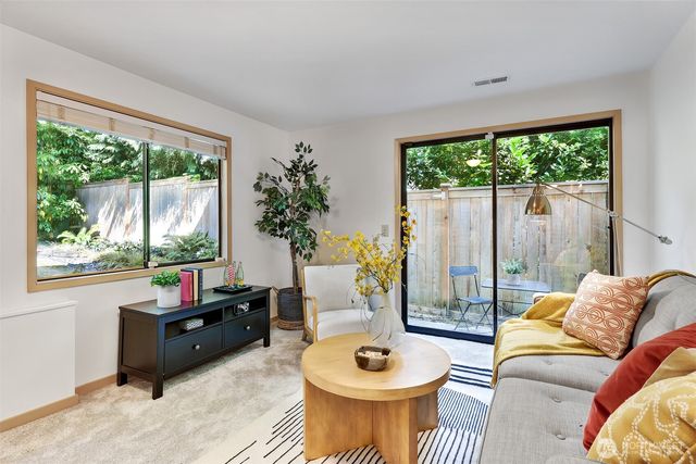 9559 45th Avenue NE, Seattle, WA 98115