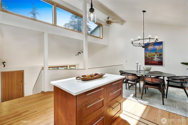 9559 45th Avenue NE, Seattle, WA 98115